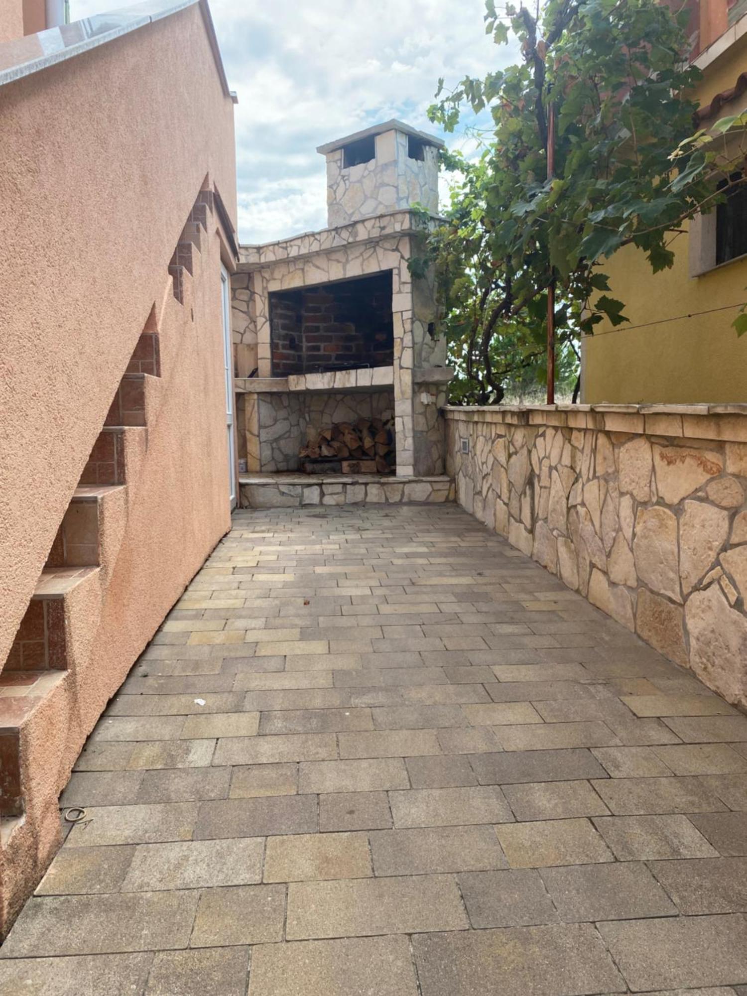 Apartmani Dragicevic Vir Buitenkant foto
