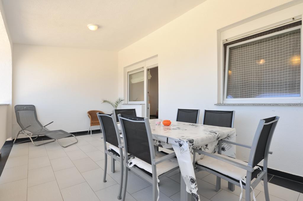 Apartmani Dragicevic Vir Buitenkant foto
